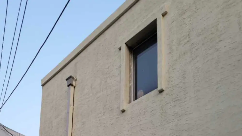 도장 후 톤이 정리된 대림동 빌라 측면 드라이비트 외벽